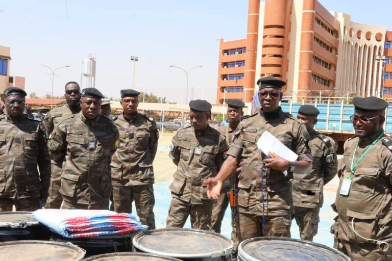 6905f4cbcbd4a_r1tDI8joCY